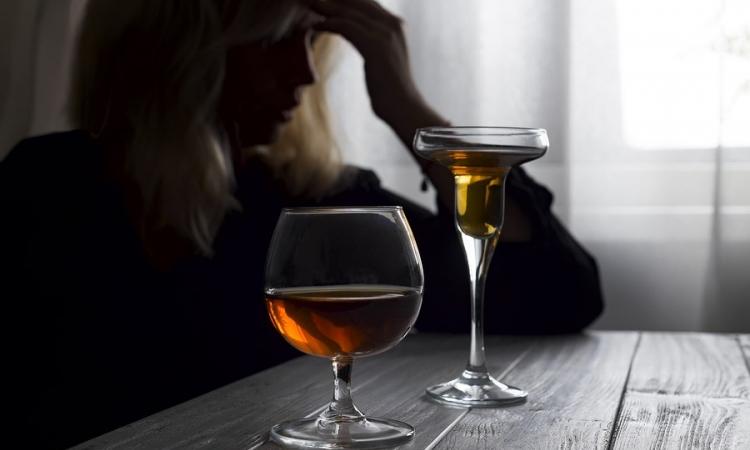 The society makes it easier for a man to come out and seek help for drug abuse while at the same time making it difficult for female drug abusers. / Photo: Getty. 